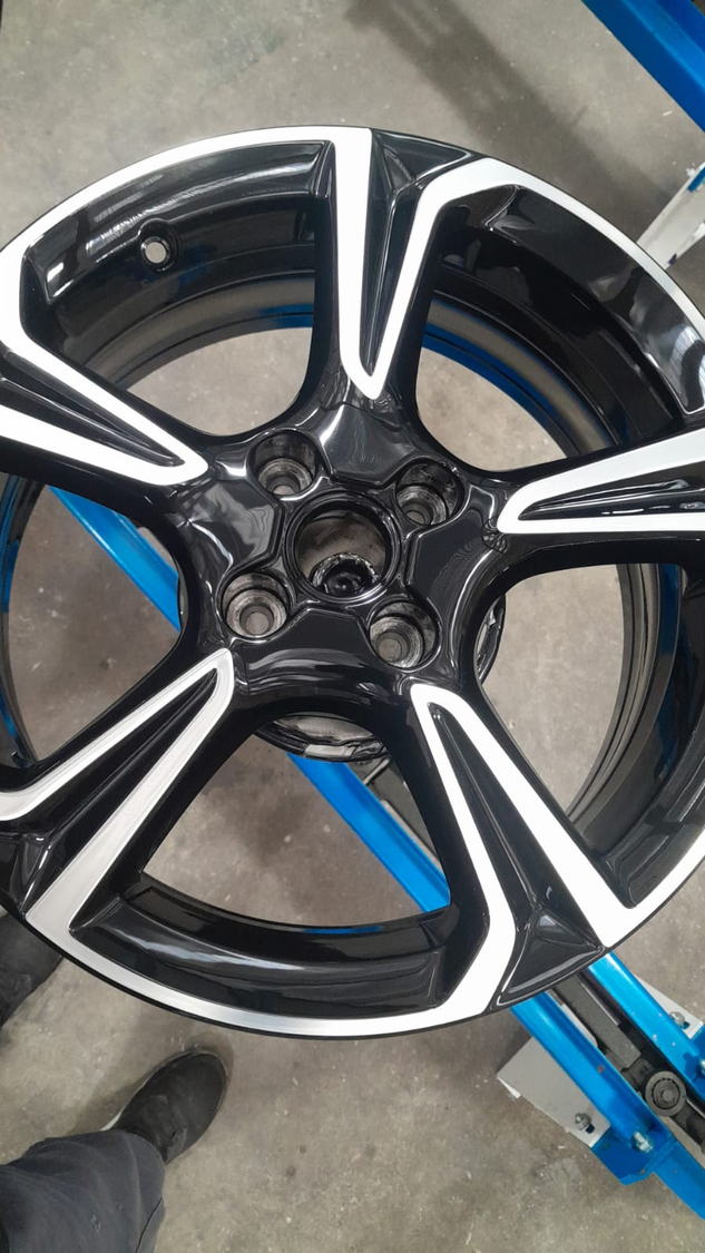 Workshop photo 0020 alloy wheel refurbishment photo