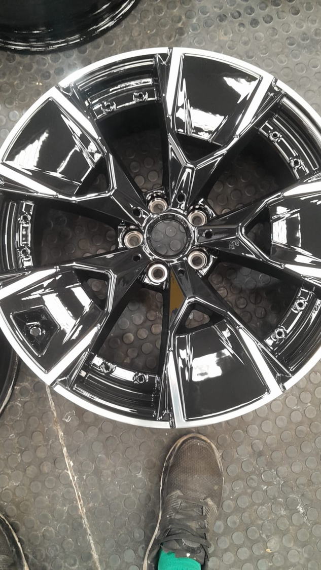 Workshop photo 0025 alloy wheel refurbishment photo