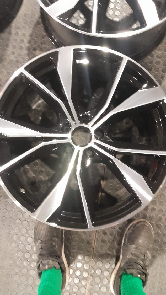 Workshop photo 0063 alloy wheel refurbishment photo