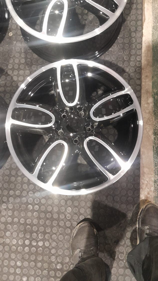Workshop photo 0021 alloy wheel refurbishment photo