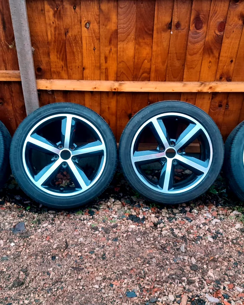 Completed coloured alloy wheel set