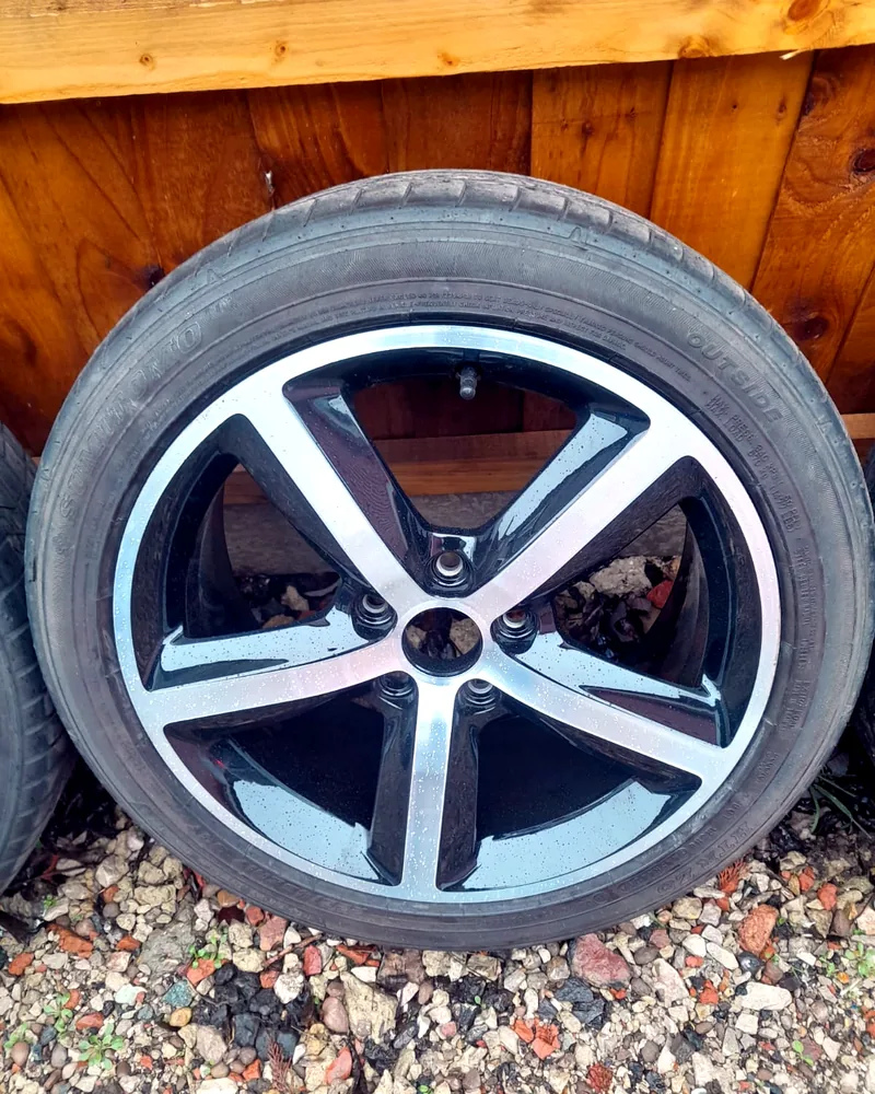 Five-spoke wheel finish