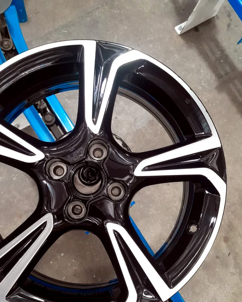 Gloss contrast wheel angle