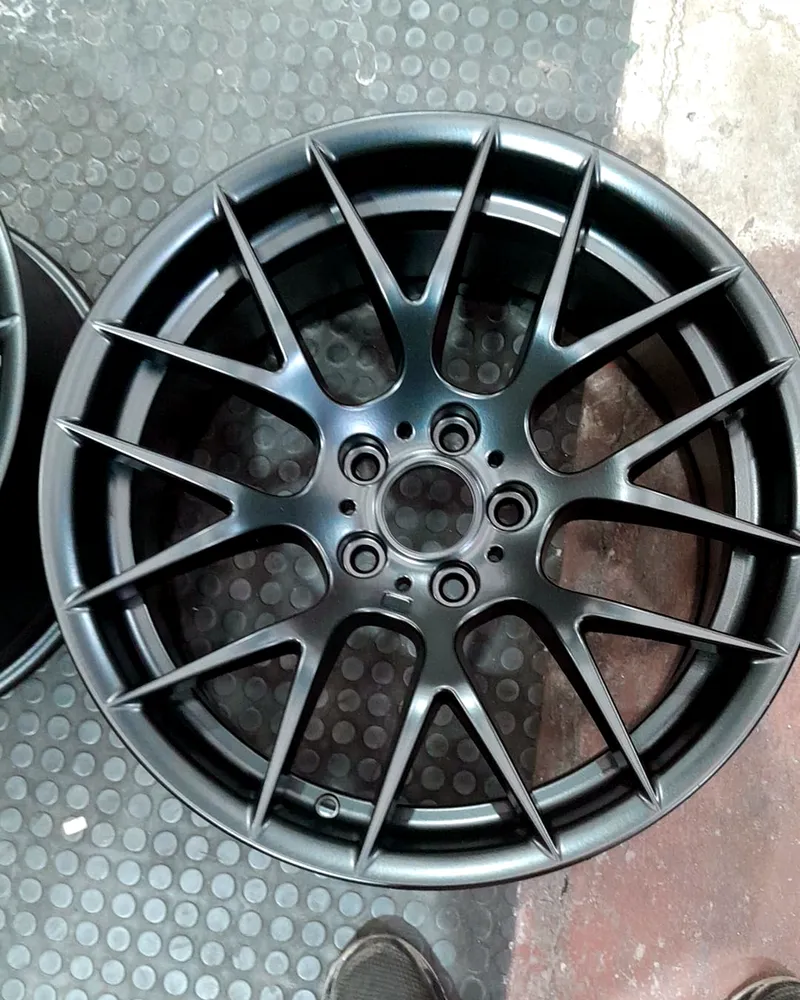 Dark multi-spoke finish