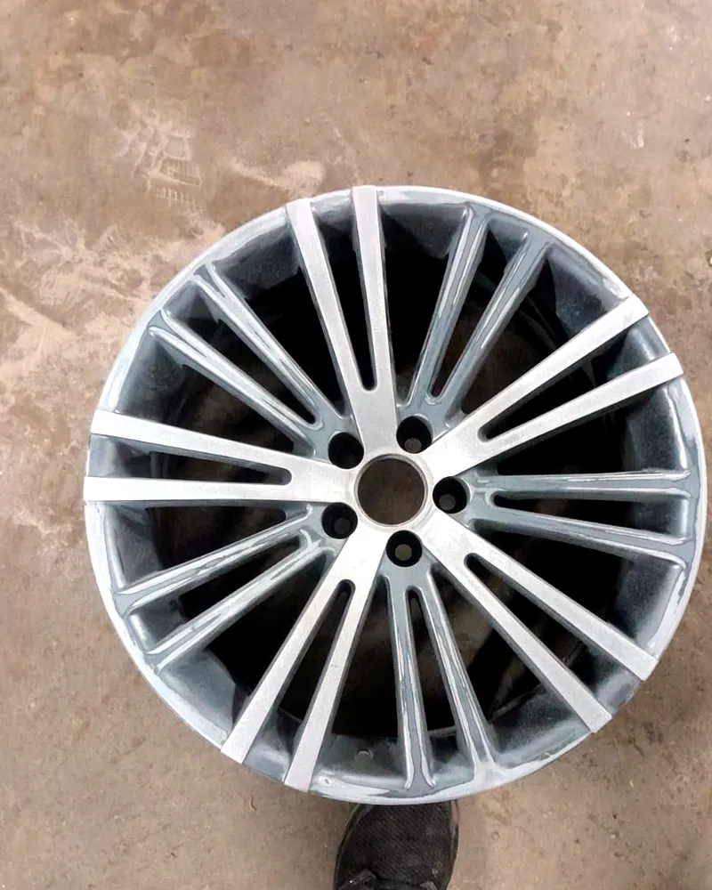 Silver multi-spoke finish