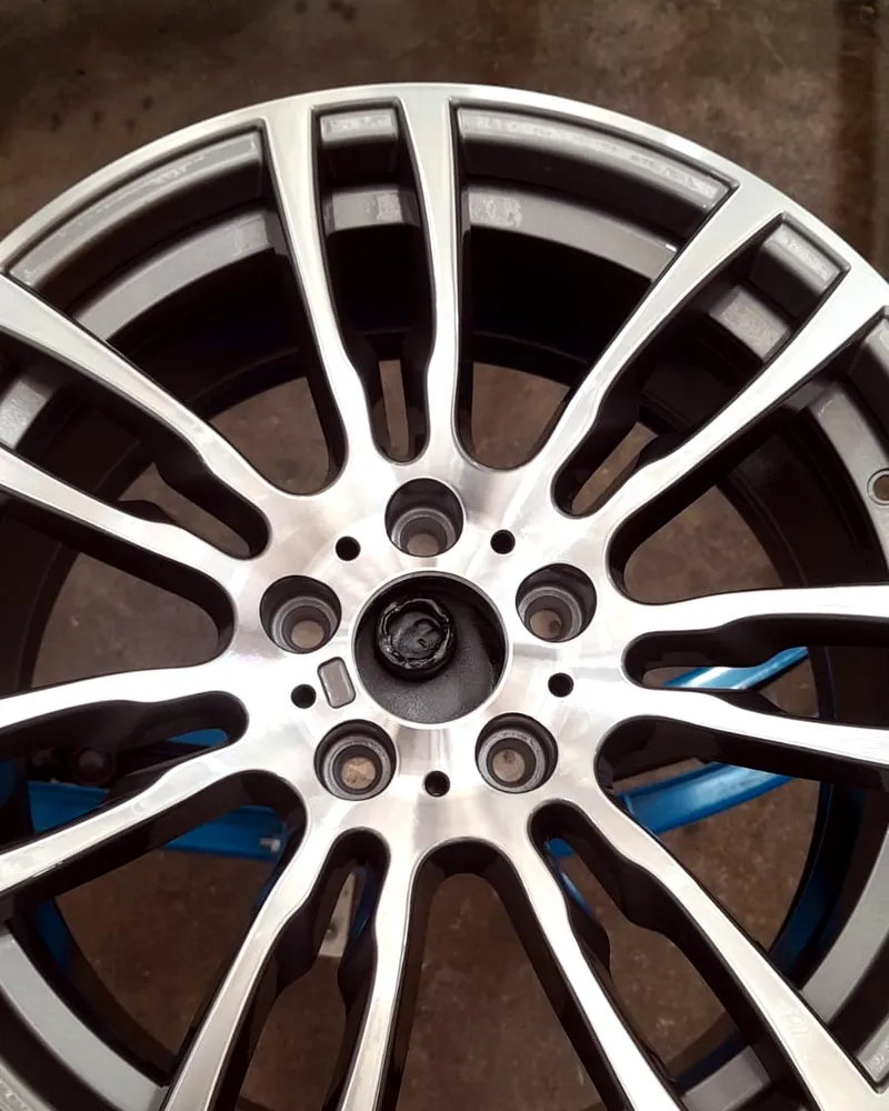 Split-spoke finish